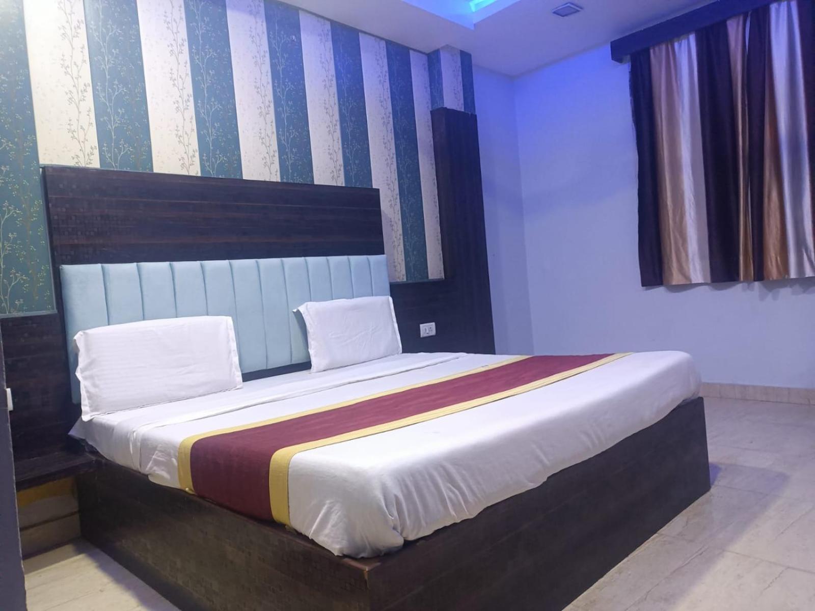 Hotel Park Avenue Лакхнау Номер фото