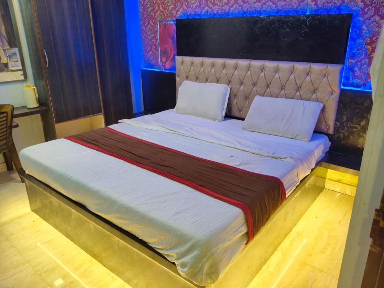 Hotel Park Avenue Лакхнау Екстер'єр фото